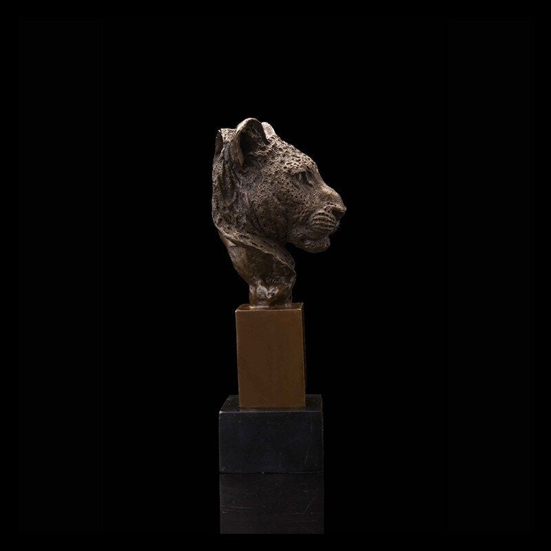 Panther -Kopfstatue
