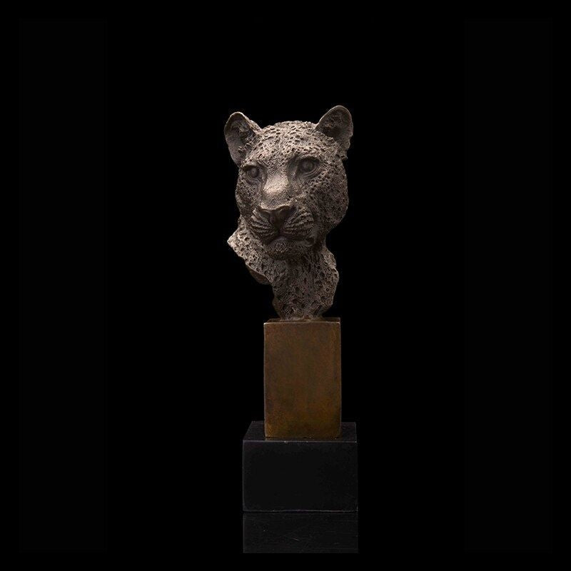 Panther -Kopfstatue