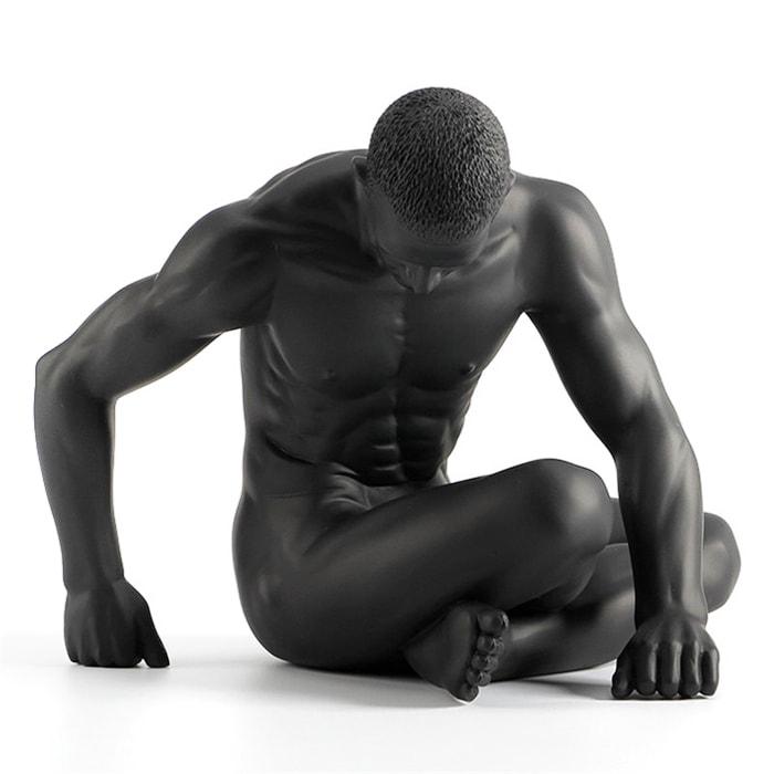 Statue Lazy Man sitzend