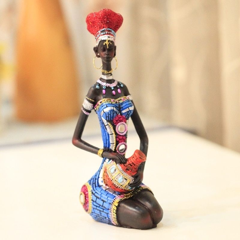 Afrikanische Frau Statue sitzt