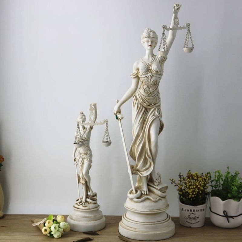 Griechische Gerechtigkeitsstatue