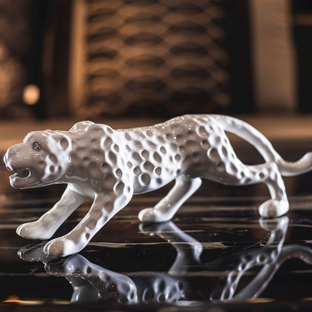 Keramik -Panther -Statue