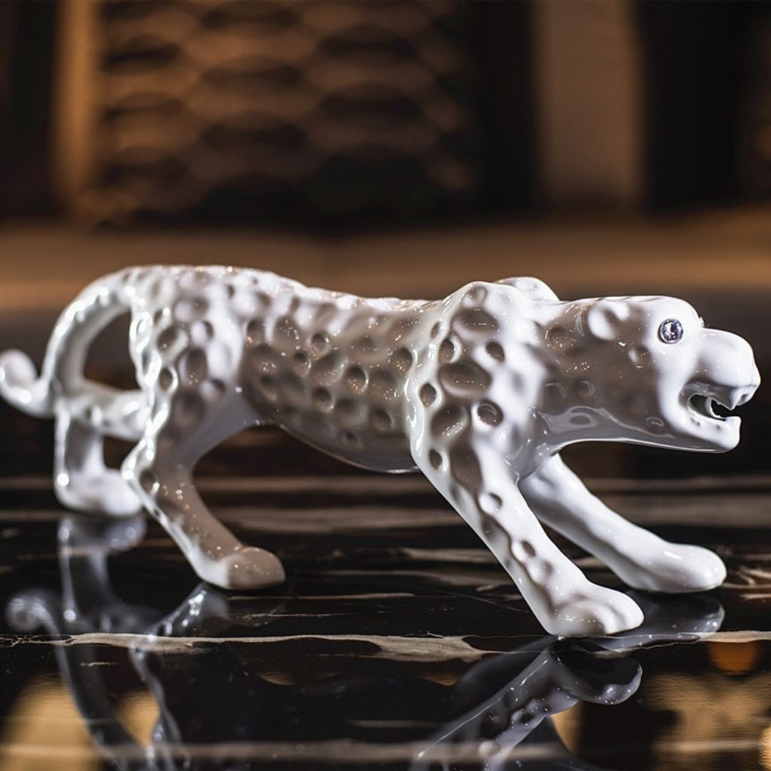 Keramik -Panther -Statue