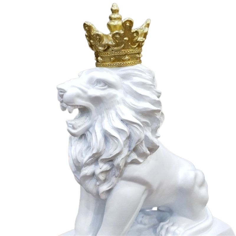 Löwenstatue mit Krone