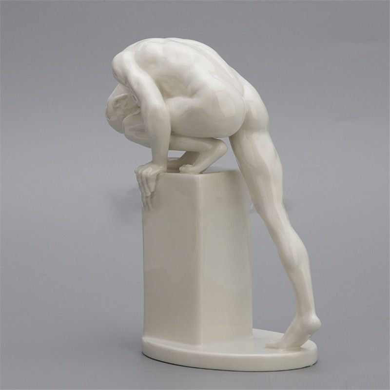 Nackte Mannstatue