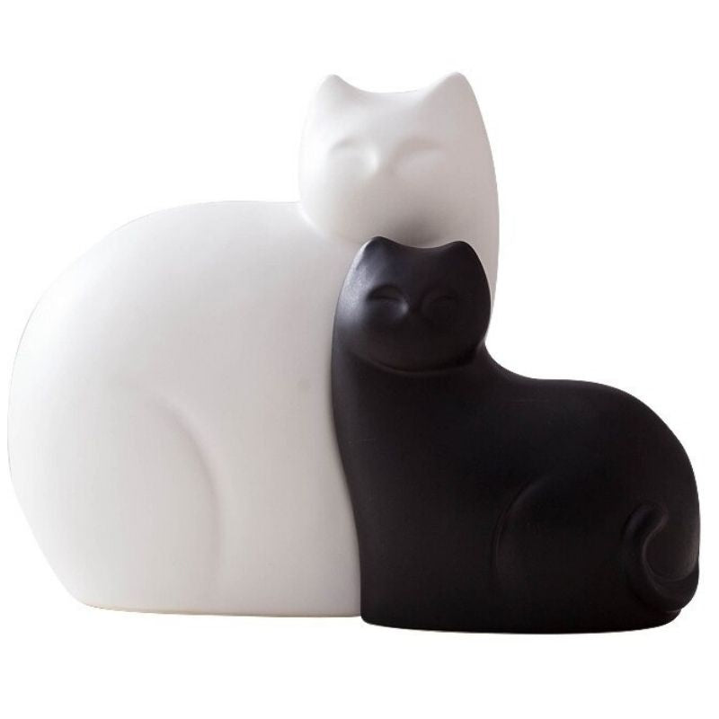 Schwarz -Weiß -Katzenstatue