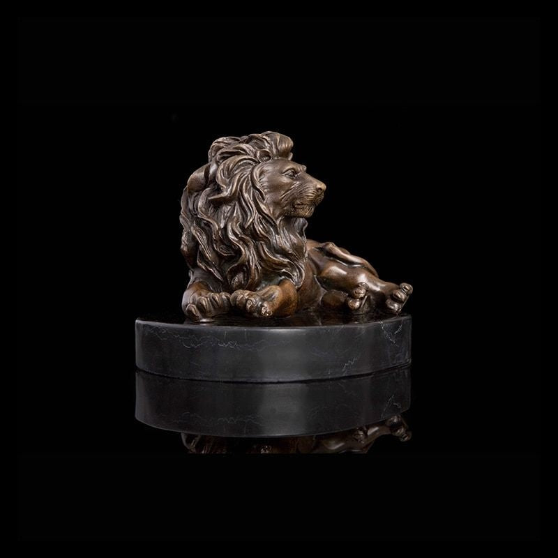Statue Lion Bronze sitzend