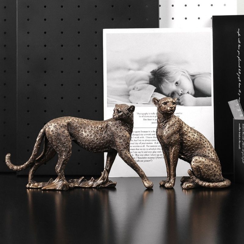 Statue Panther sitze Dekoration
