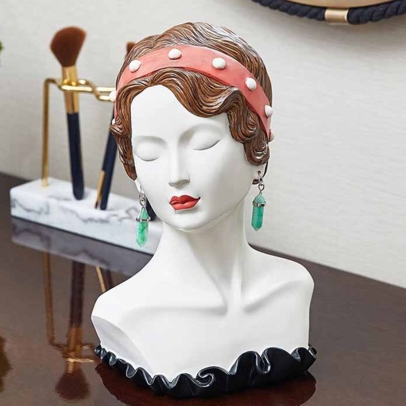 Vintage Frau Statue