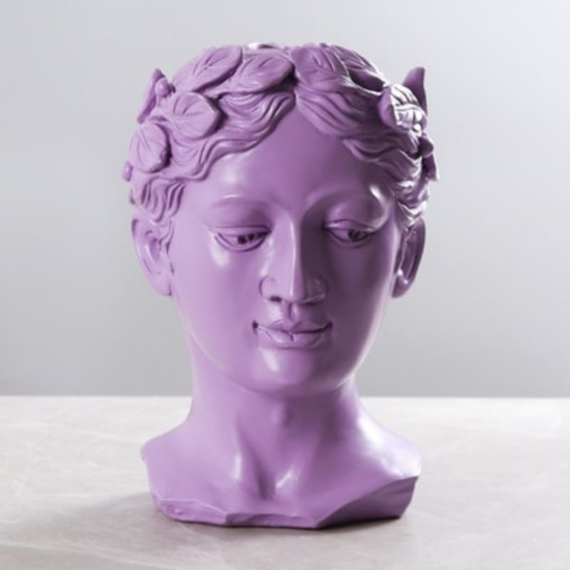 Violette griechische Kopfstatue