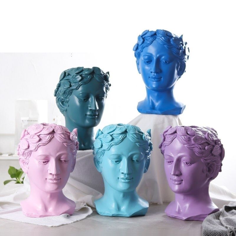 Violette griechische Kopfstatue